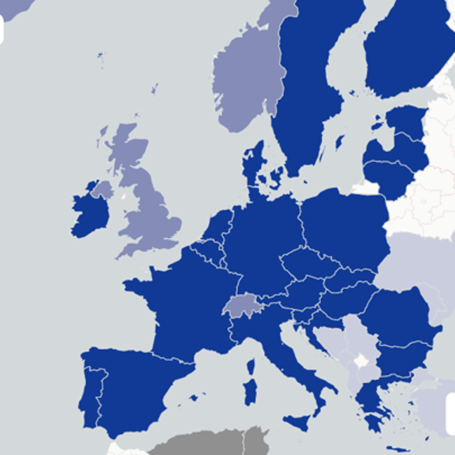 Map of Europe with countries highlighted in dark blue, light blue, or gray. Dark blue countries are in the western and northern parts. The map includes buttons for zooming and a legend.